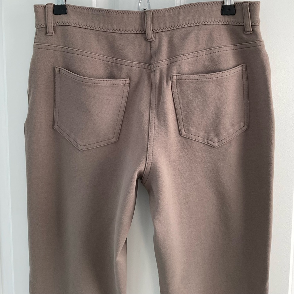 Women’s Chico’s Stylish Tan Pants - Picture 2 of 7